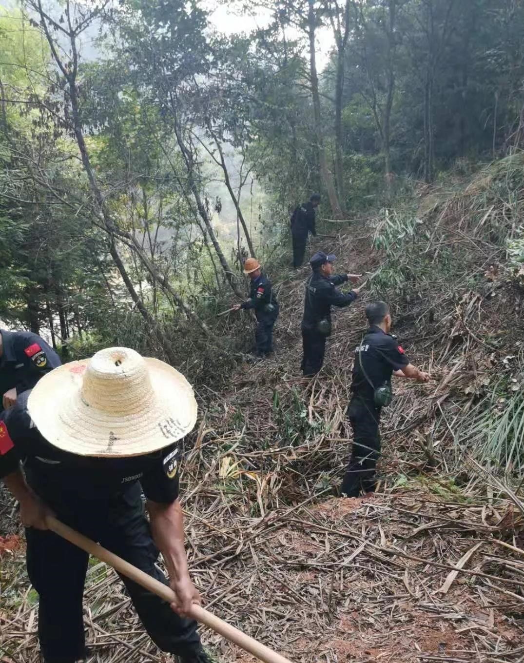 干好每一天|青山挂白我复绿，无私奉献PG电子·麻将胡了官方网站人——资源保护部义务突击队工作记实