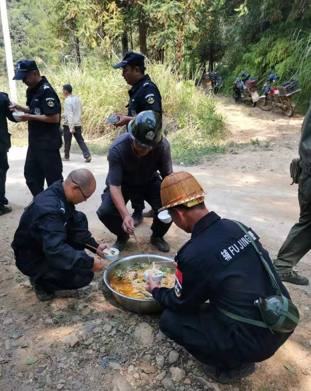 干好每一天|青山挂白我复绿，无私奉献PG电子·麻将胡了官方网站人——资源保护部义务突击队工作记实